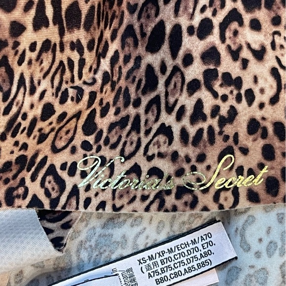 Victoria Secret Seamless Sport Bra Leopard Size XS-M - Picture 4 of 8